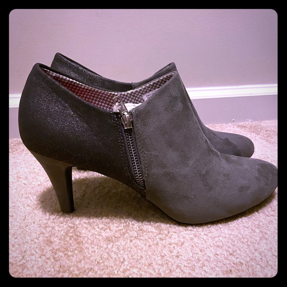 Dexflex grey/pewter suede bootie heel (13)